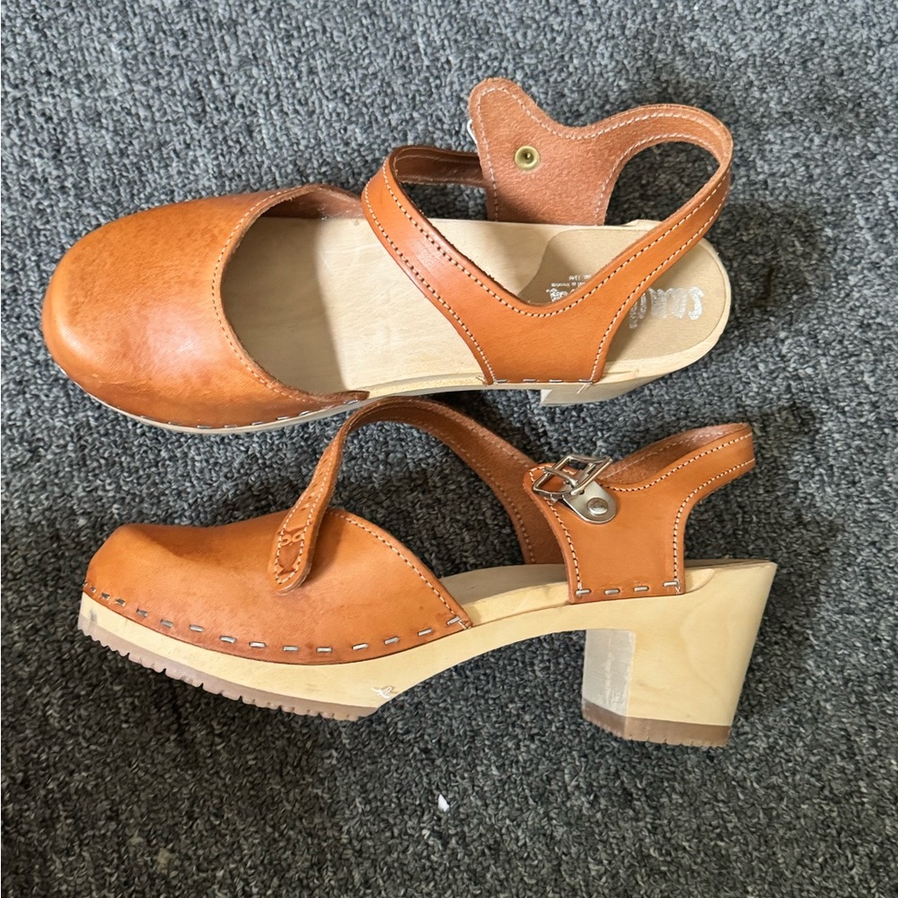 Stylish Tan Leather Women's Clogs